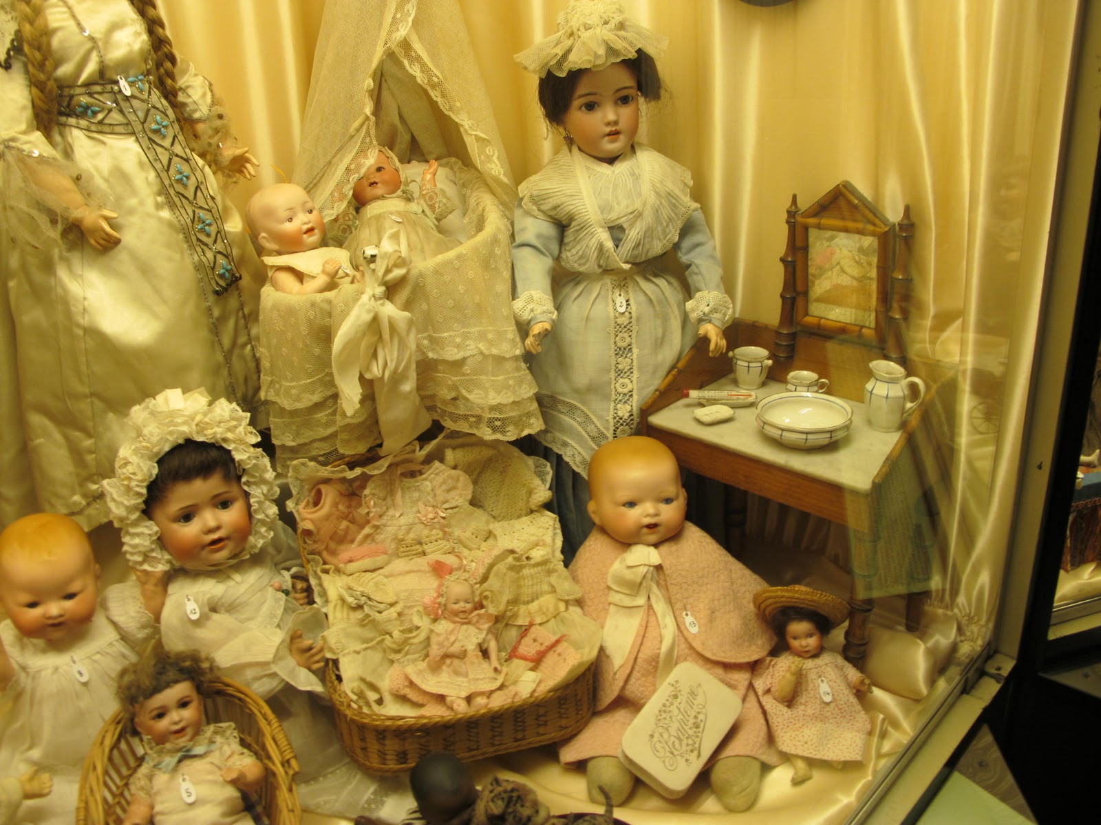 Musée de la poupée (музей кукол)